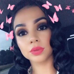 Meet your Posher, Lorie